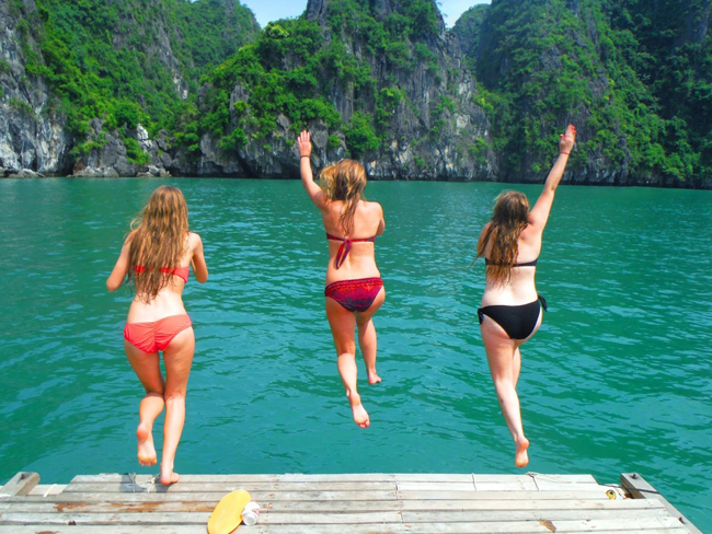 Go swimming in halong bay